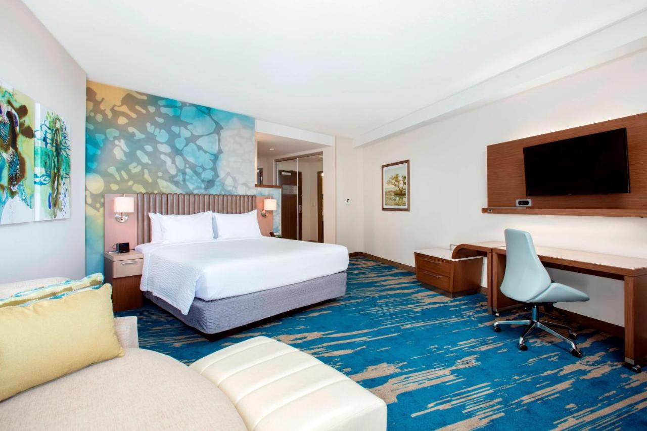 King Room with Sofa Bed and Partial Bay View at Courtyard by Marriott Faro Blanco Resort, Marathon Florida Keys