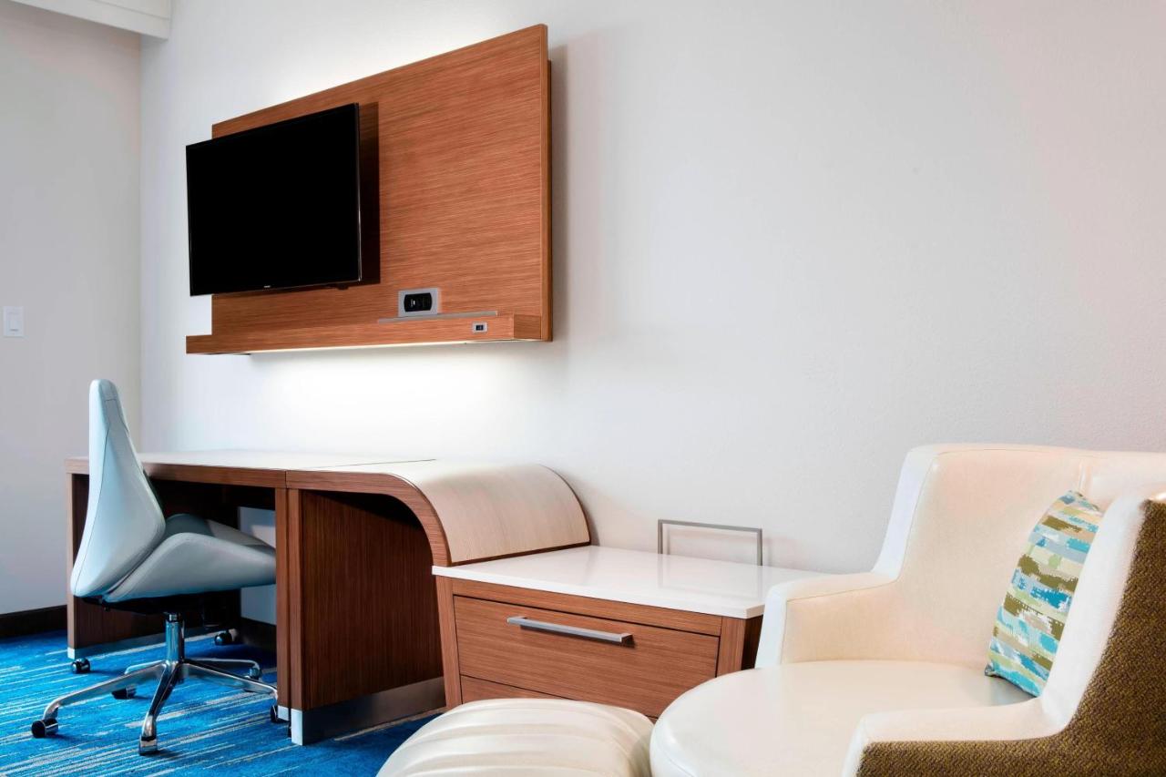 King Room with Sofa Bed and Partial Bay View at Courtyard by Marriott Faro Blanco Resort, Marathon Florida Keys