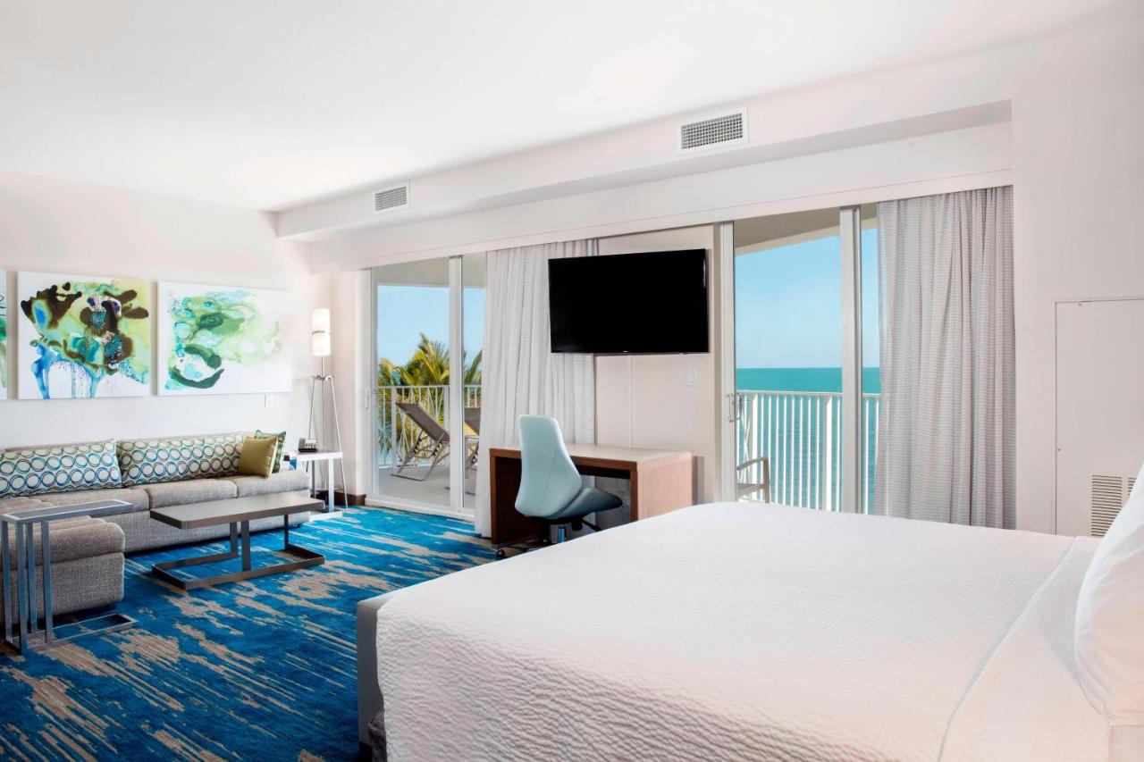 Bayview, Studio Suite, 1 King, Sofa bed, Corner room at Courtyard by Marriott Faro Blanco Resort, Marathon Florida Keys