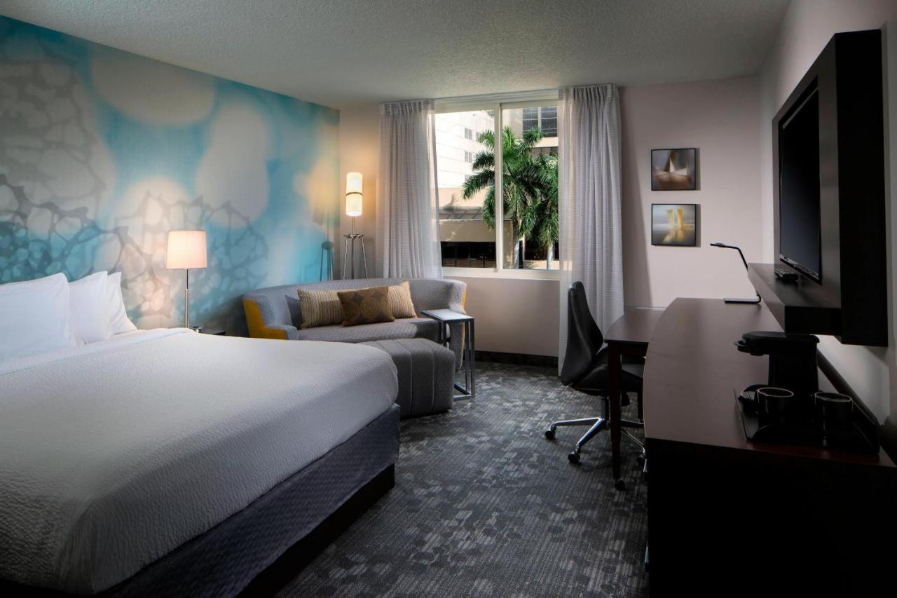 King Room with Sofa Bed at Courtyard by Marriott Miami Dadeland