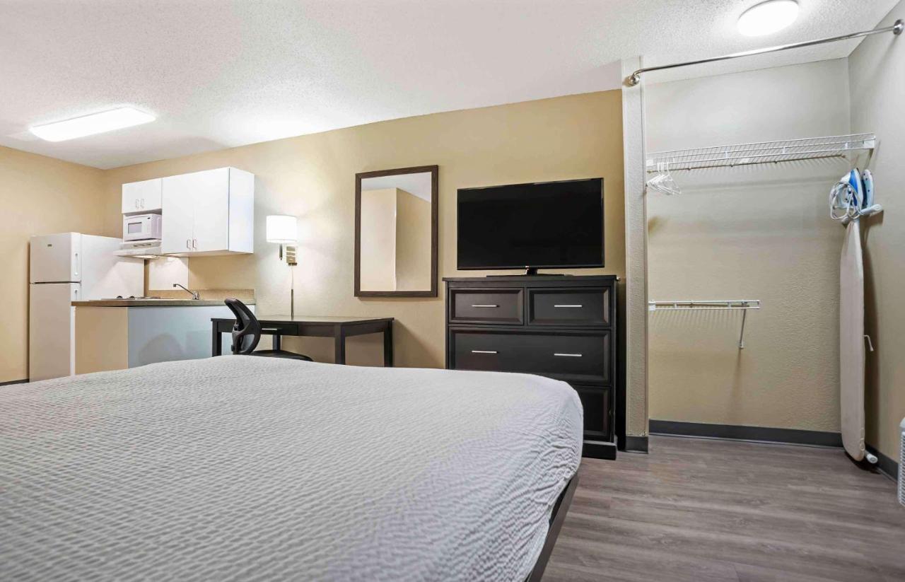Queen Studio - Non-Smoking at Extended Stay America Select Suites New Orleans Airport
