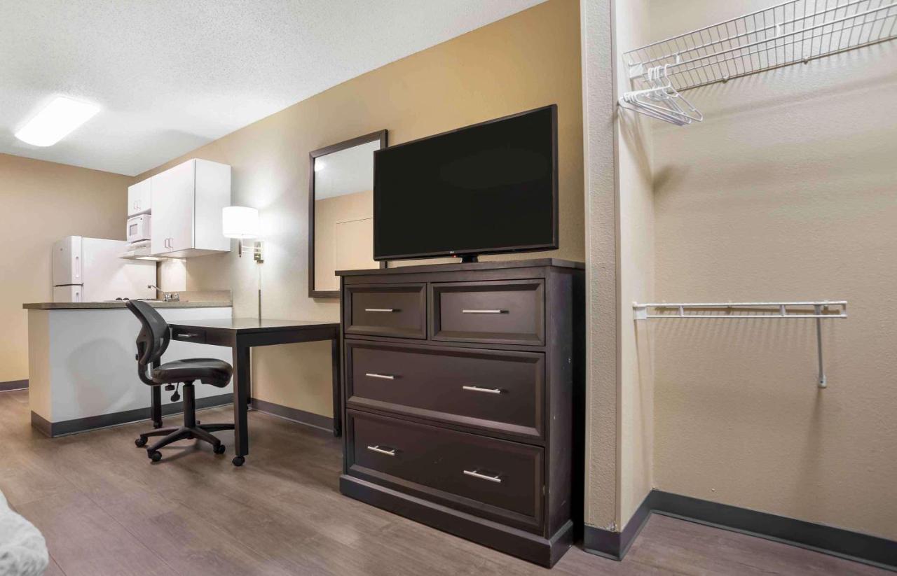 Queen studio with 1 Queen Bed - Disability Access/Non-Smoking at Extended Stay America Select Suites New Orleans Airport