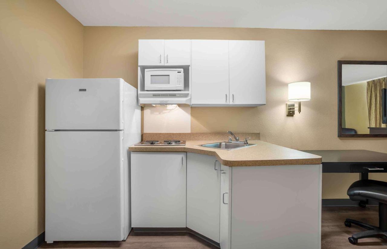 Queen Studio - Non-Smoking at Extended Stay America Select Suites New Orleans Airport