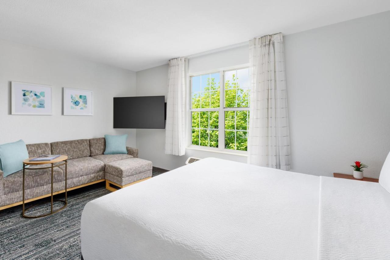 Queen Studio with Sofa Bed at Towneplace Suites by Marriott Horsham