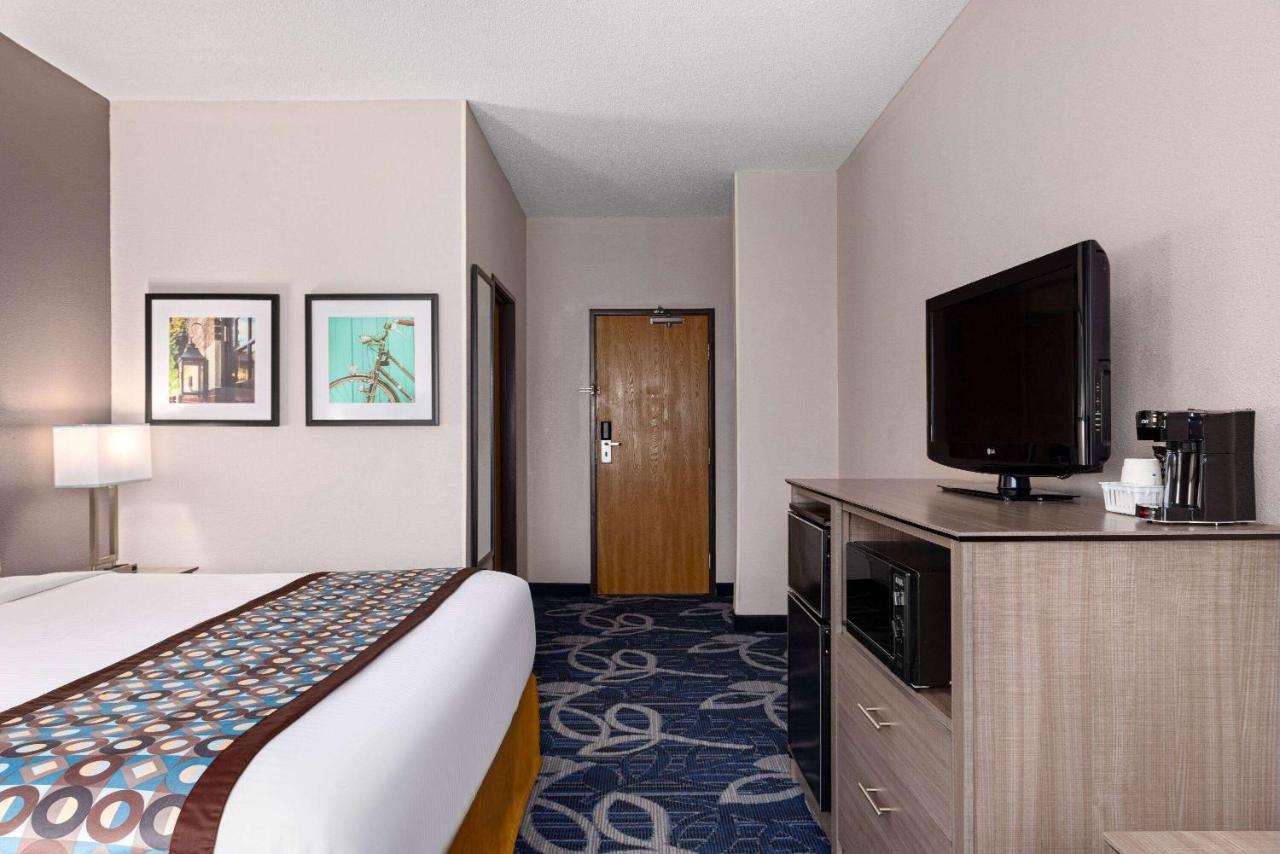 King Room - Non-Smoking at Baymont by Wyndham Waterloo
