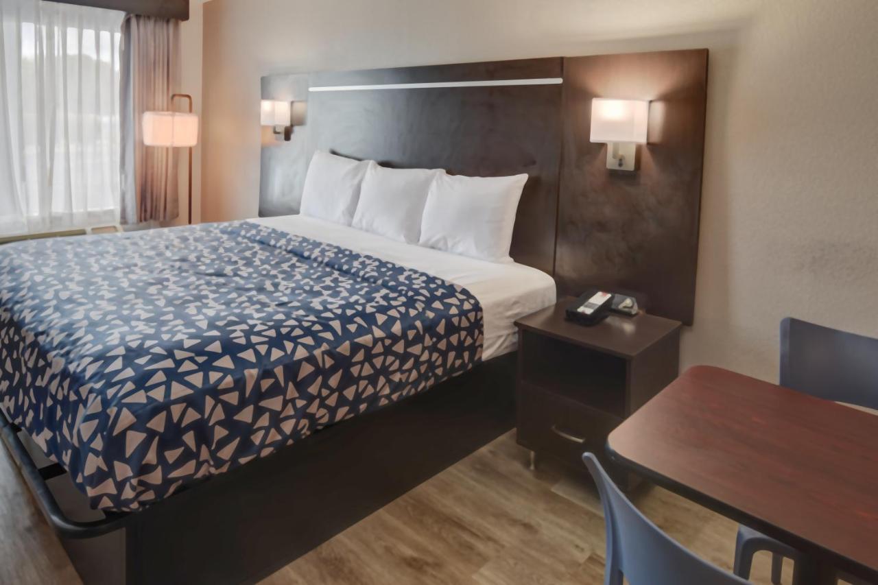 | Riverview Inn - Pigeon Forge/Sevierville