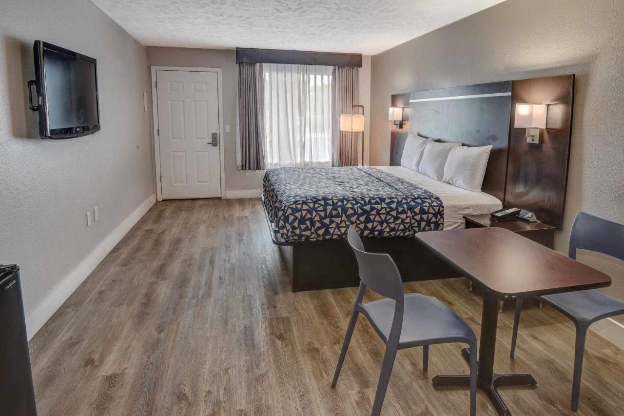  | Riverview Inn - Pigeon Forge/Sevierville