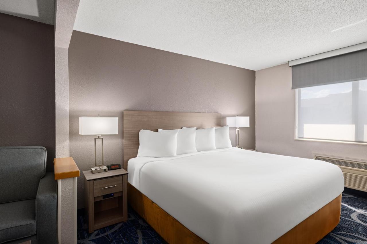 King Studio Suite - Non-Smoking at Baymont by Wyndham Waterloo