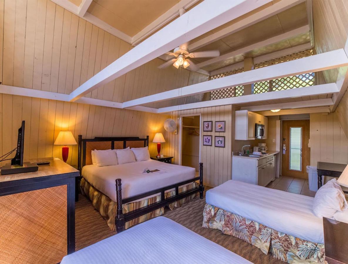 Deluxe Room with Garden View at Hotel Moloka'i