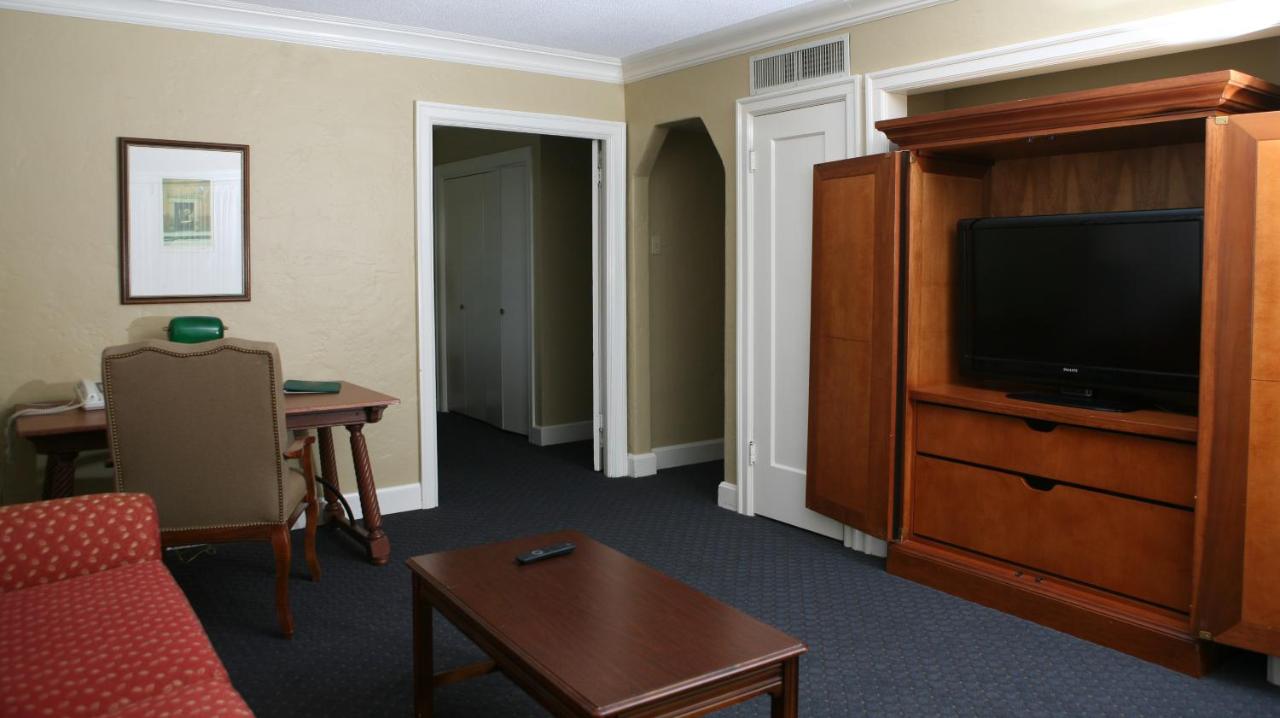 | Senate Luxury Suites