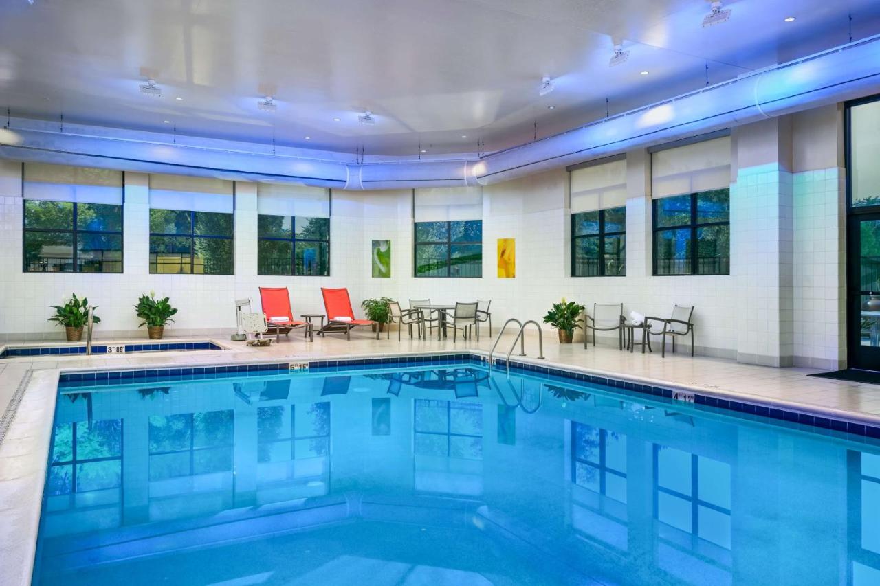 | Hilton Richmond Hotel & Spa Short Pump