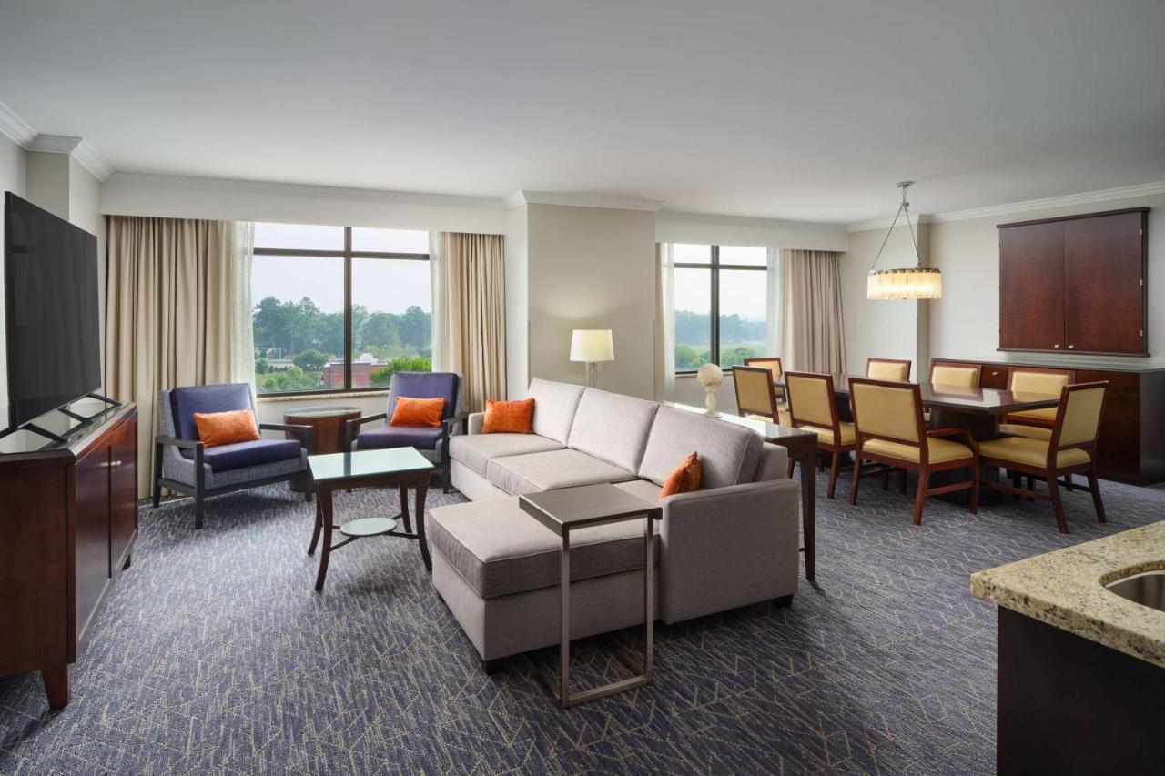 | Hilton Richmond Hotel & Spa Short Pump