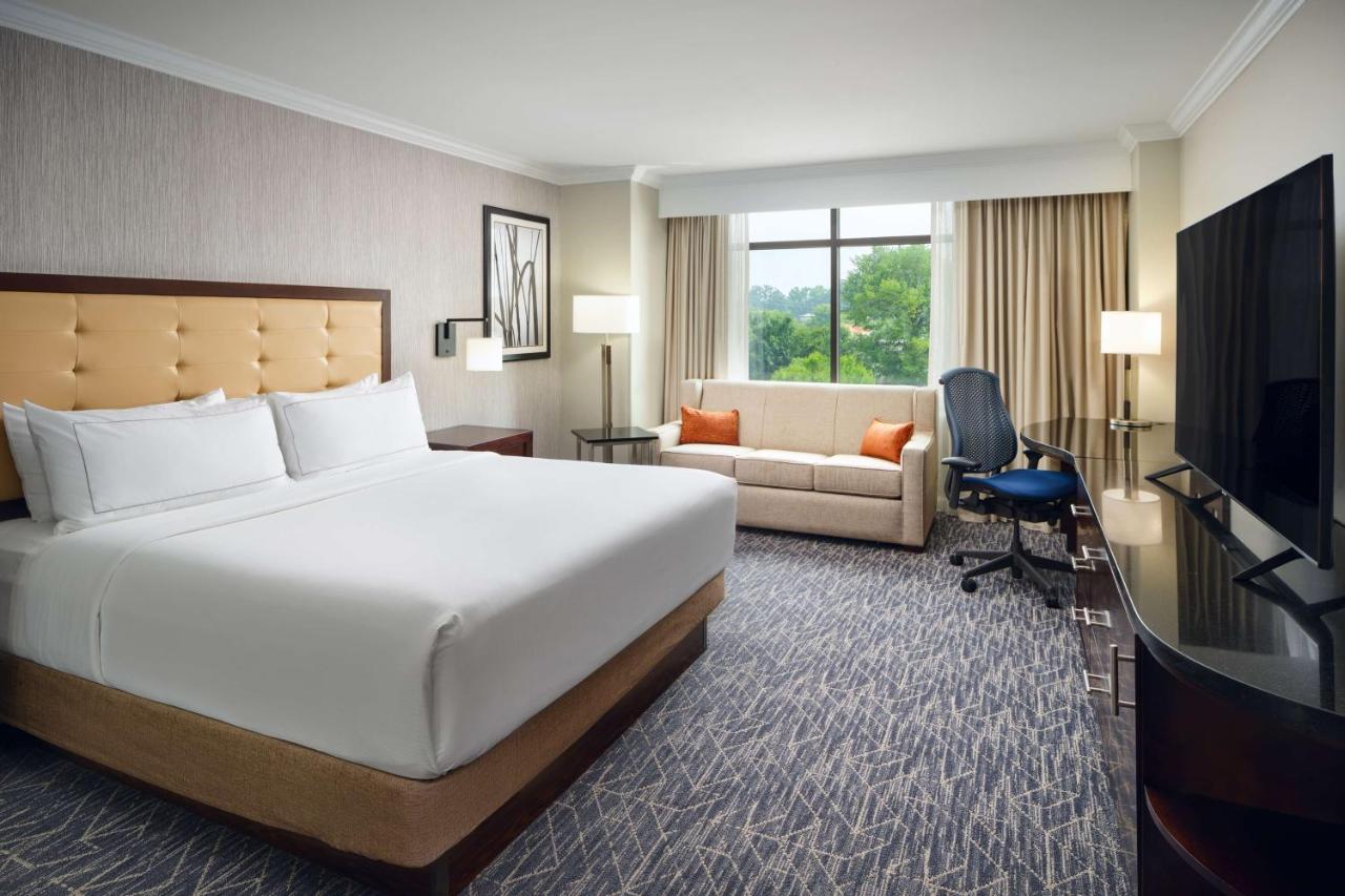 | Hilton Richmond Hotel & Spa Short Pump