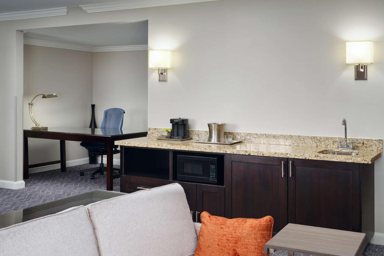 | Hilton Richmond Hotel & Spa Short Pump