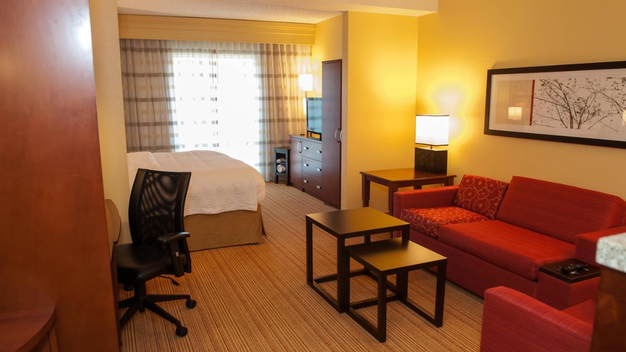 | Courtyard by Marriott Pittsburgh North/Cranberry Woods