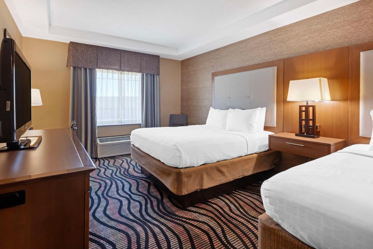 Queen Room with Two Queen Beds - Non Smoking at Best Western Summit Inn