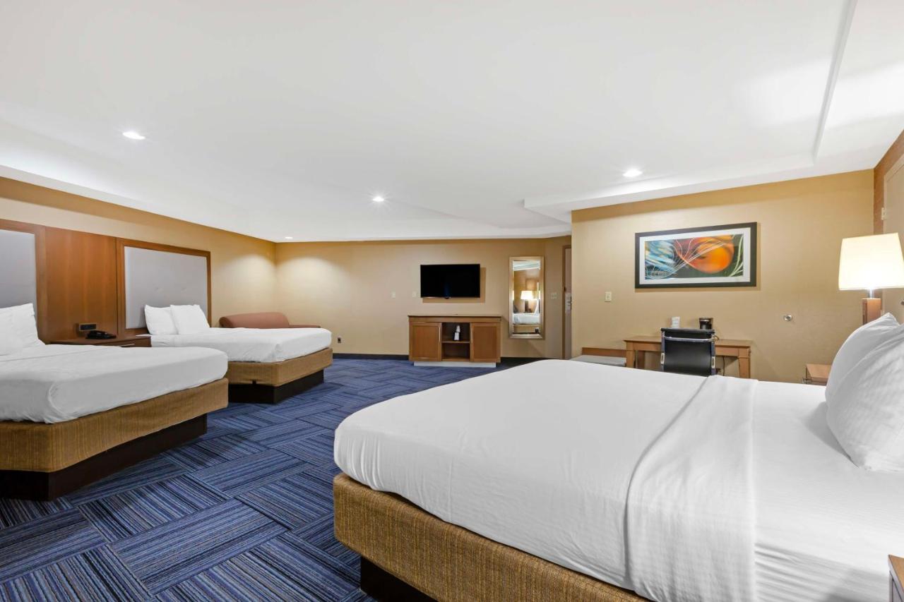 Family Suite - Non-Smoking at Best Western Summit Inn