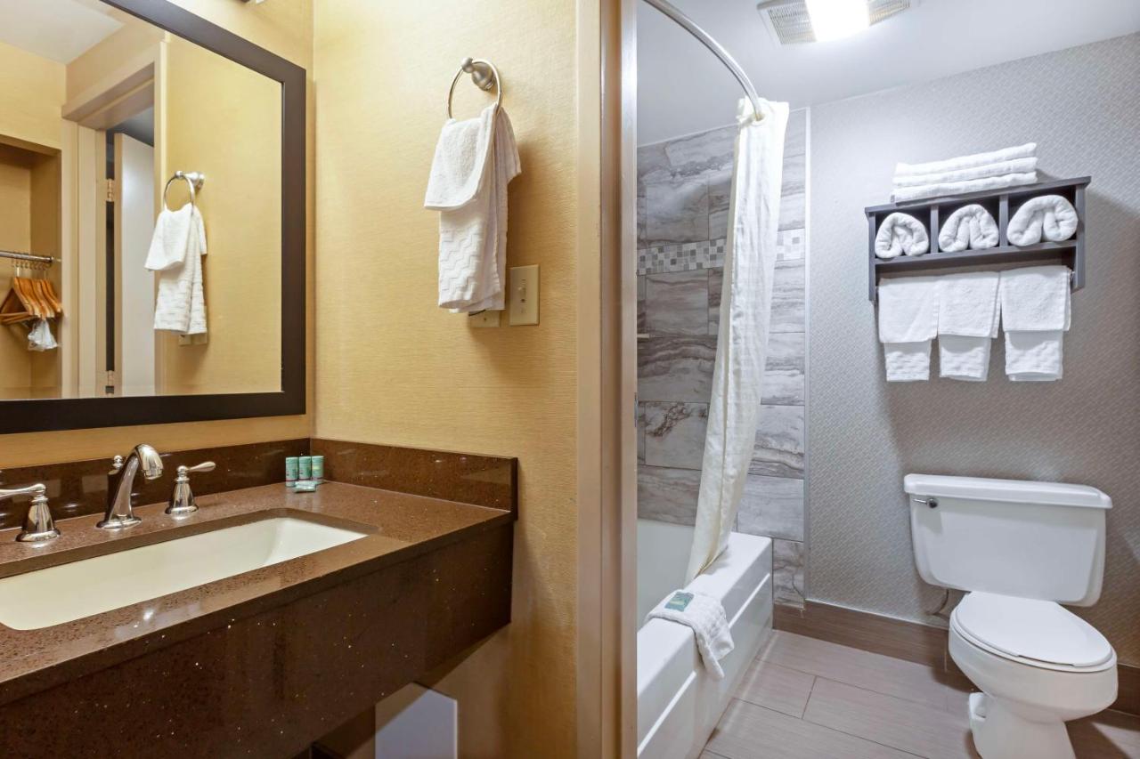 King Room - Non Smoking at Best Western Summit Inn