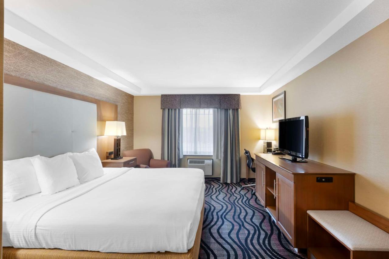 King Room - Mobility Accessible/Non-Smoking at Best Western Summit Inn