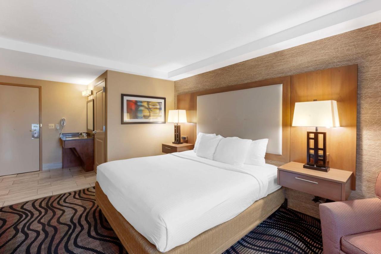 King Room - Mobility Accessible/Non-Smoking at Best Western Summit Inn