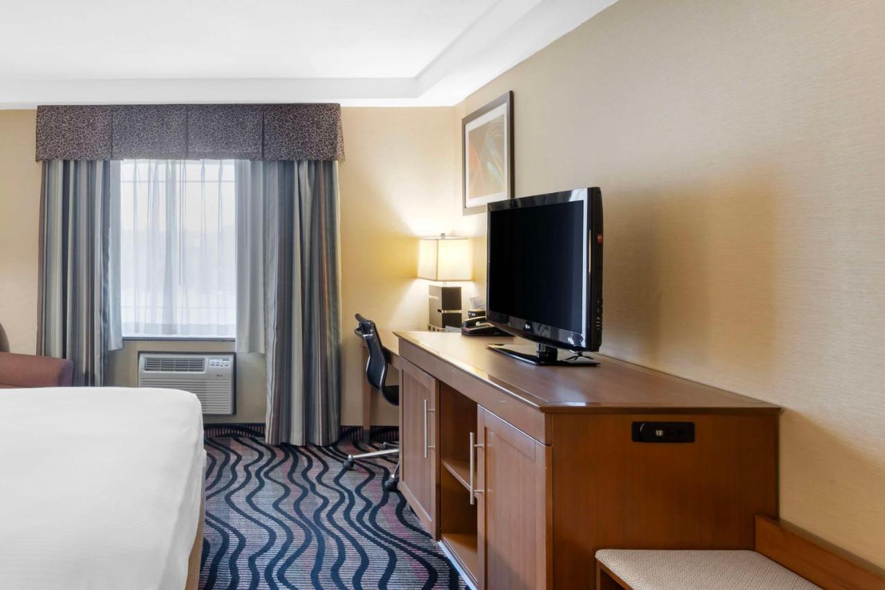King Room - Non Smoking at Best Western Summit Inn