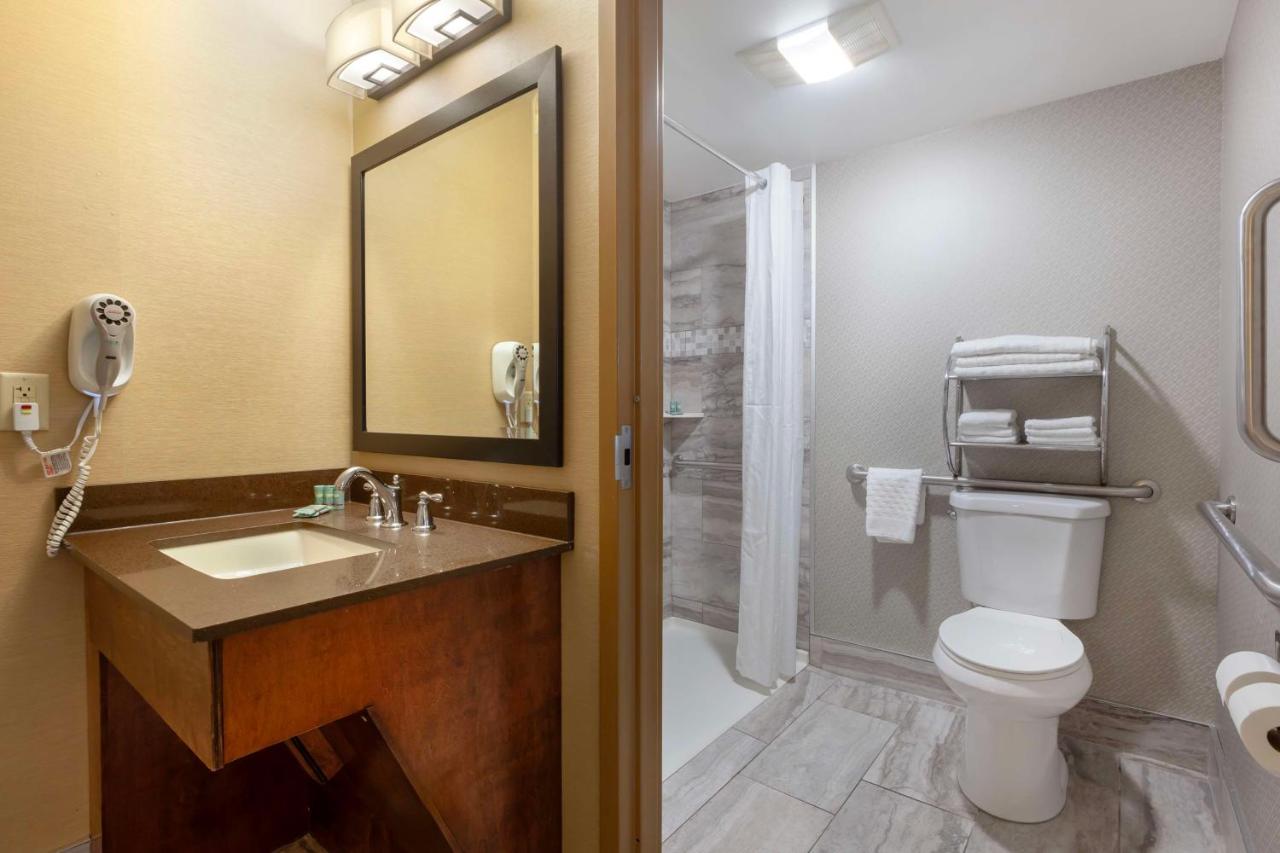 Queen Room with Two Queen Beds - Mobility Accessible/Non-Smoking at Best Western Summit Inn