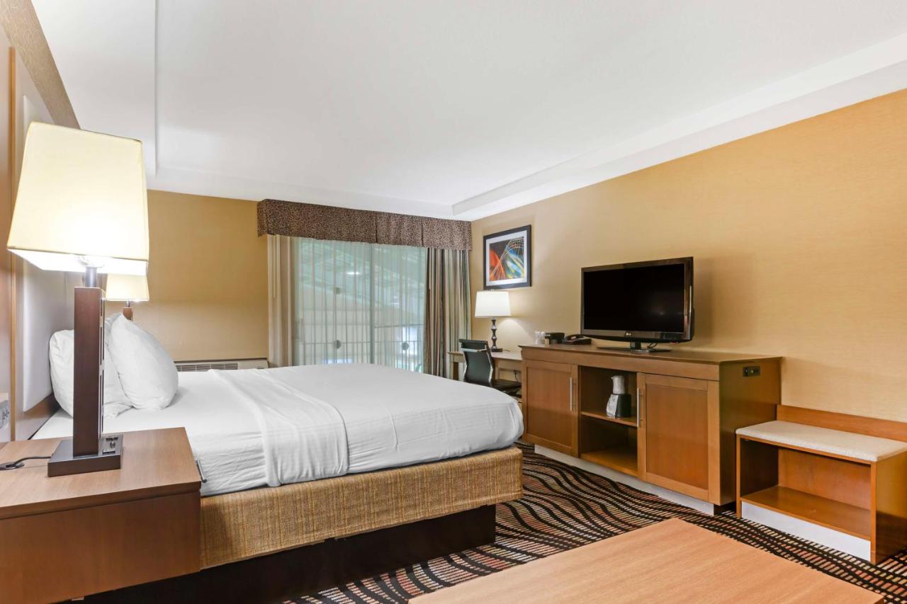 King Room - Non Smoking at Best Western Summit Inn