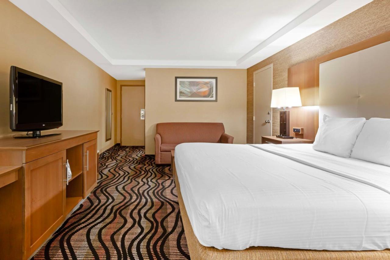 King Room with Sofa Bed - Non Smoking at Best Western Summit Inn