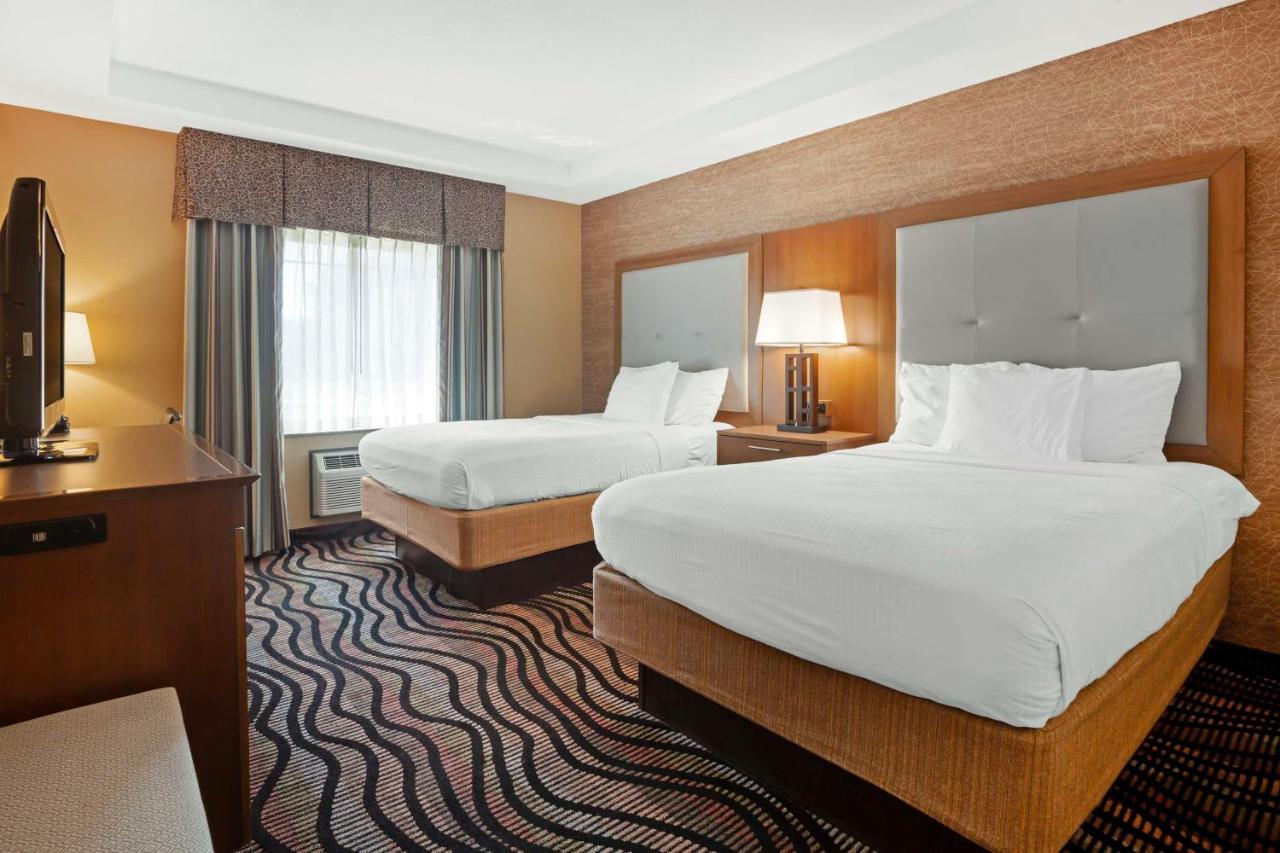 Queen Room with Two Queen Beds - Non Smoking at Best Western Summit Inn