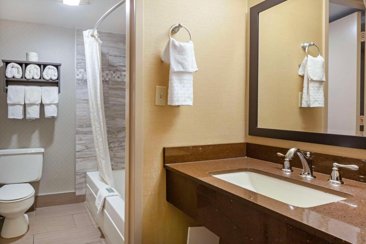 Double Room with Two Double Beds - Non Smoking at Best Western Summit Inn
