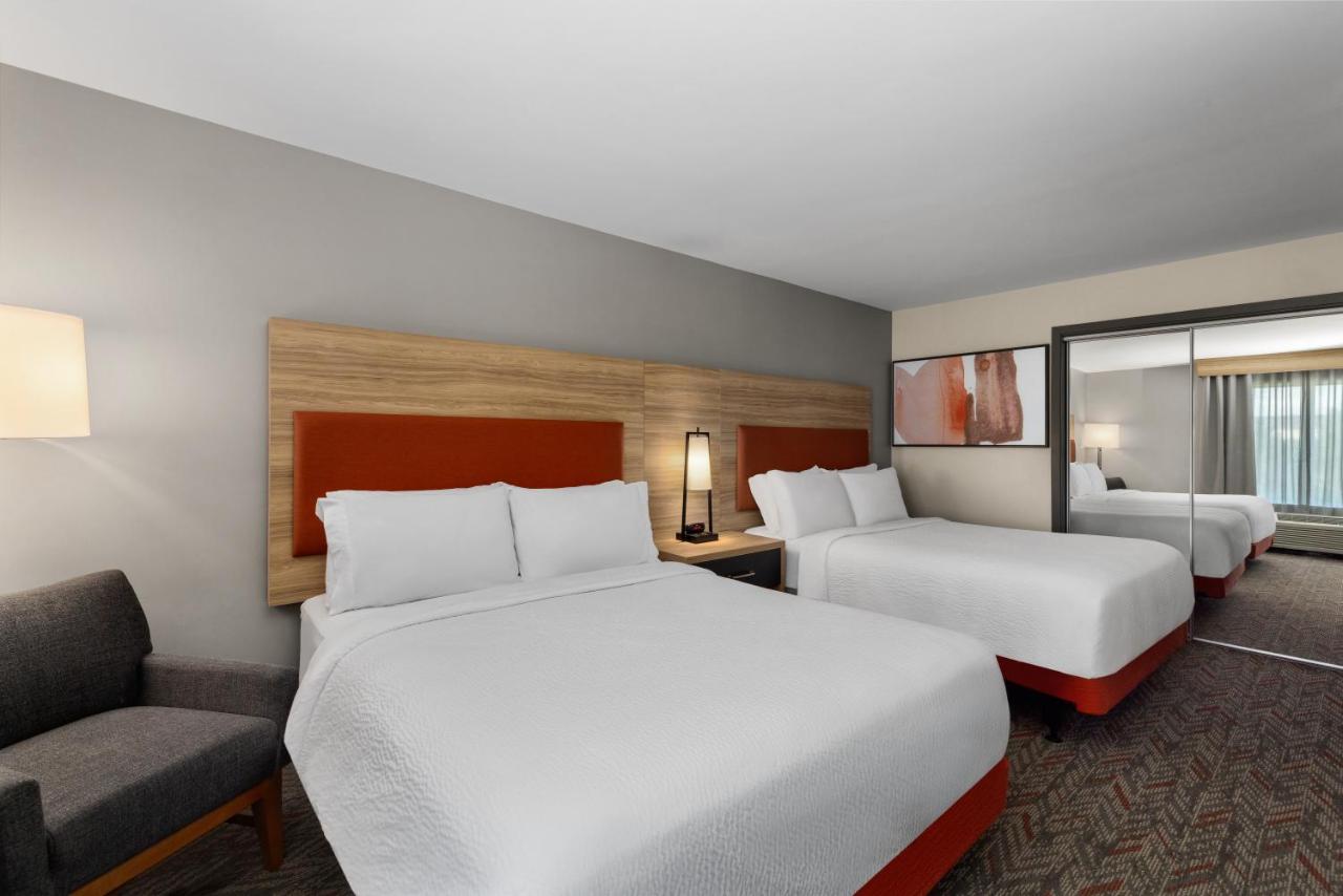 One-Bedroom Queen Suite with Two Queen Beds and Mobility Accessible Tub at Candlewood Suites Layton - Salt Lake City by IHG