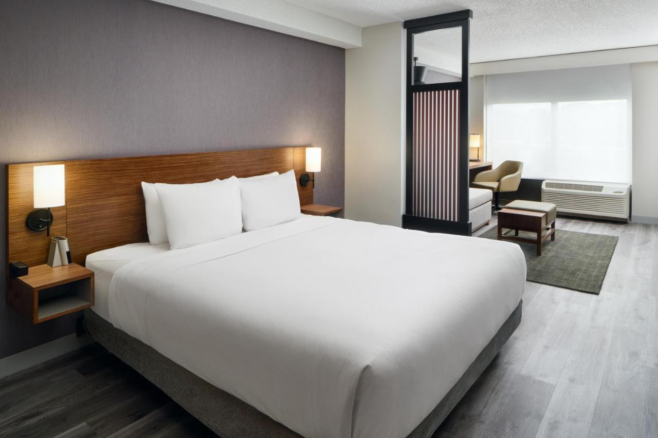 King Room with Accessible Shower - Disability Access at Hyatt Place Greensboro