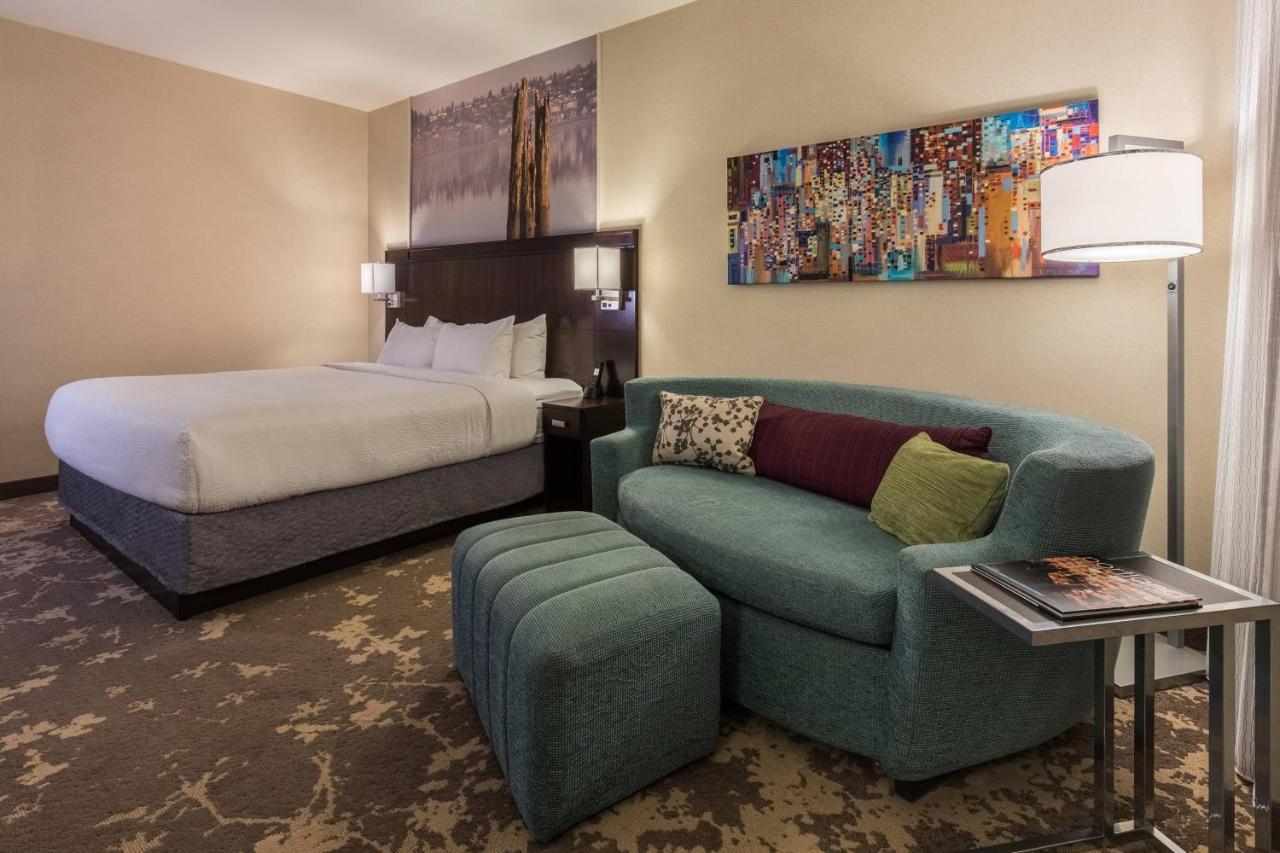 King Room with Sofa Bed at Courtyard by Marriott Portland City Center