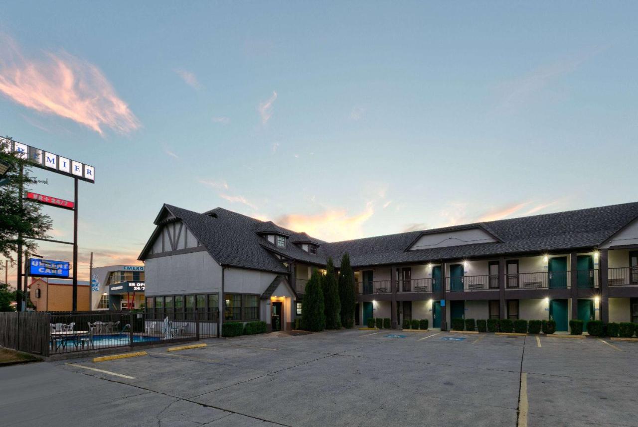  | Howard Johnson by Wyndham San Marcos