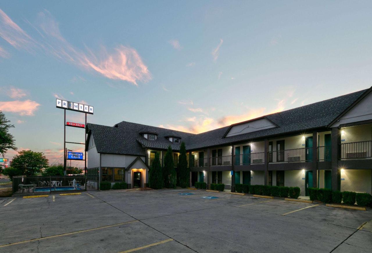  | Howard Johnson by Wyndham San Marcos