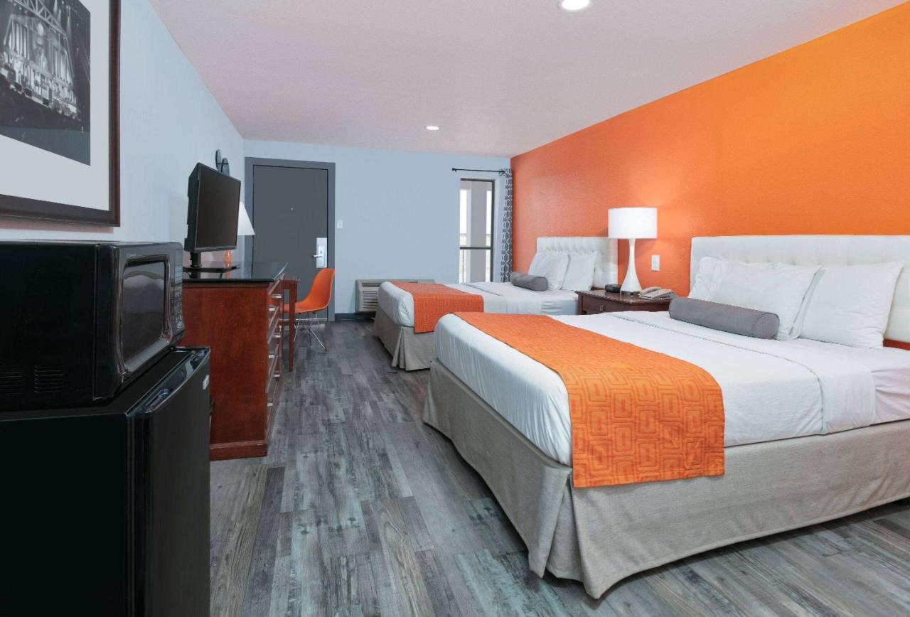  | Howard Johnson by Wyndham San Marcos