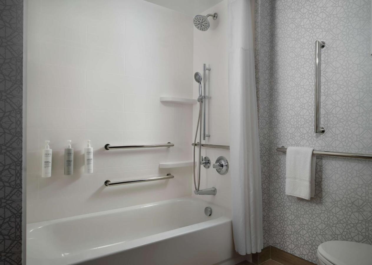 King Room - Disability Access/Non-Smoking with Tub at Hampton Inn Troy