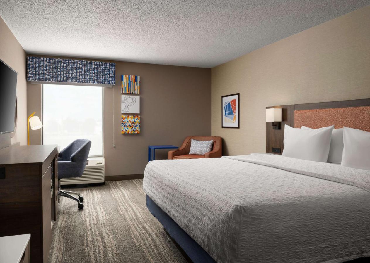 King Room - Disability Access/Non-Smoking with Tub at Hampton Inn Troy