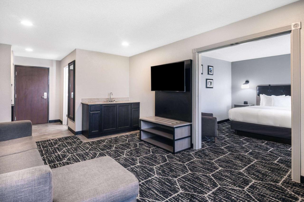 Deluxe Family Suite - Mobility Access/Non-Smoking at La Quinta Inn & Suites by Wyndham Evansville
