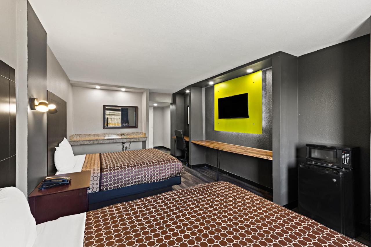 Queen Room with Two Queen Beds - Non-Smoking at Rodeway Inn & Suites Downtown North