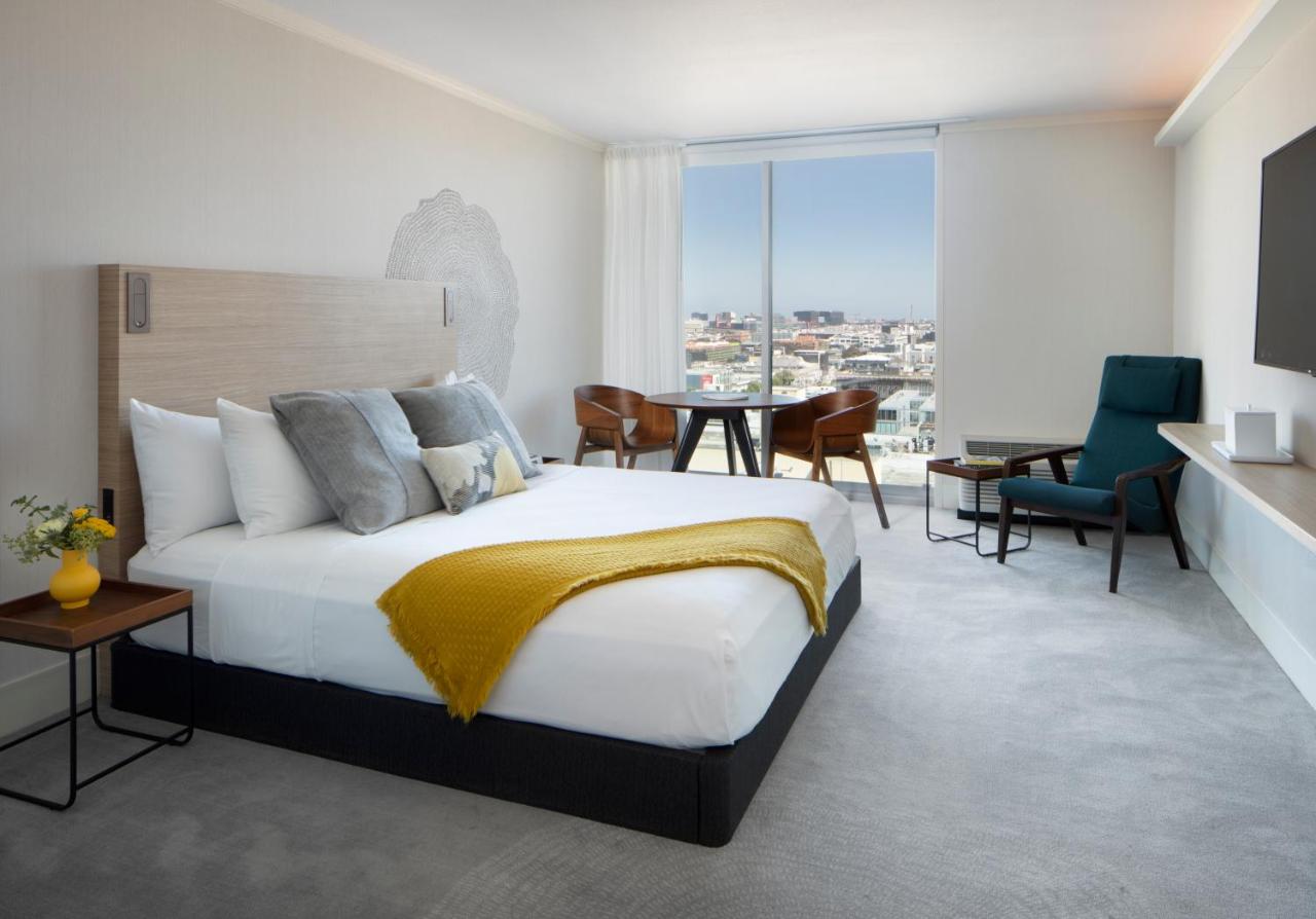 Double Room with Roll-in Shower - Mobility and Hearing Impaired Access/Non-Smoking at BEI San Francisco, Trademark Collection by Wyndham