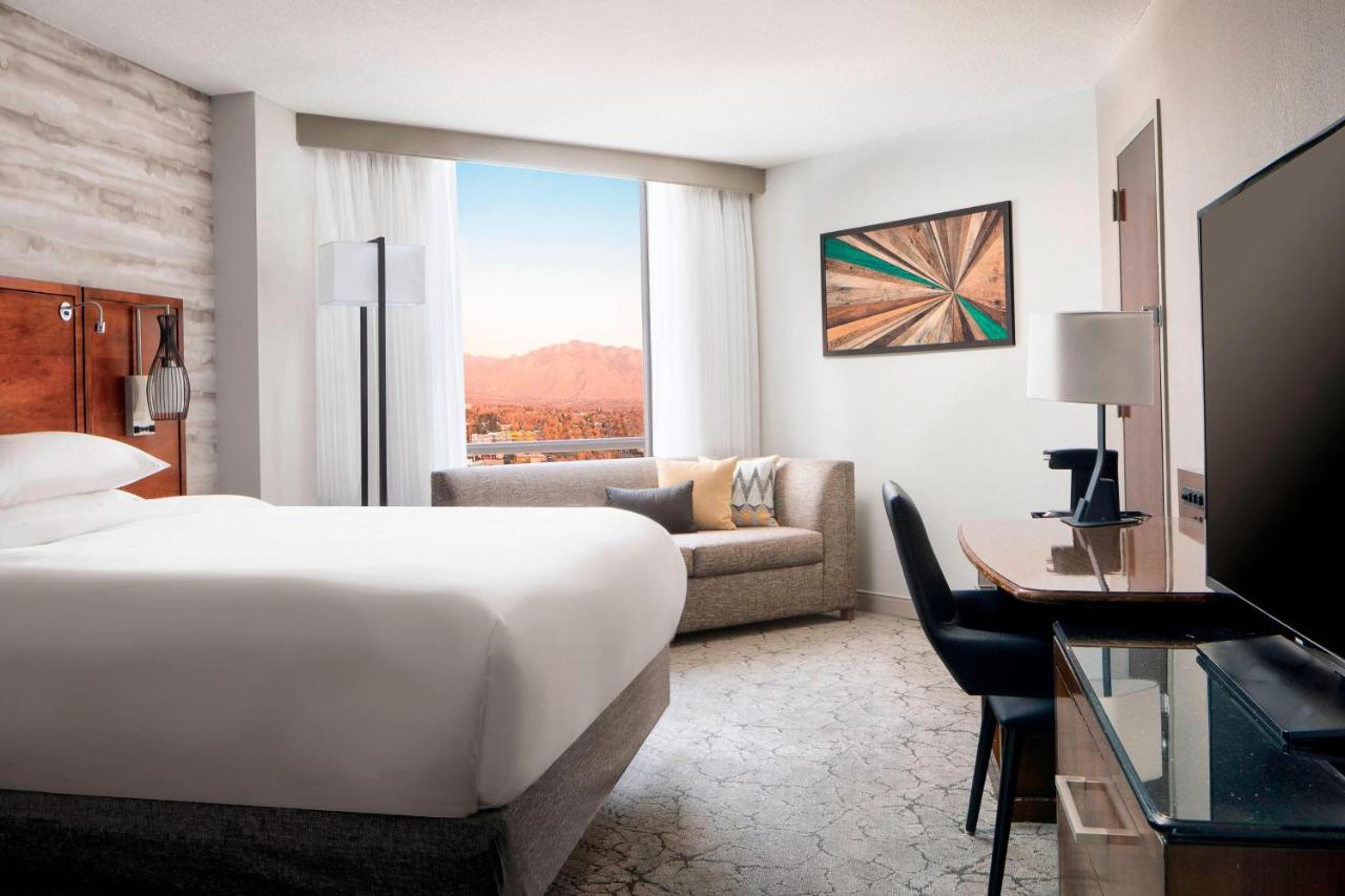 King Room at Marriott Albuquerque