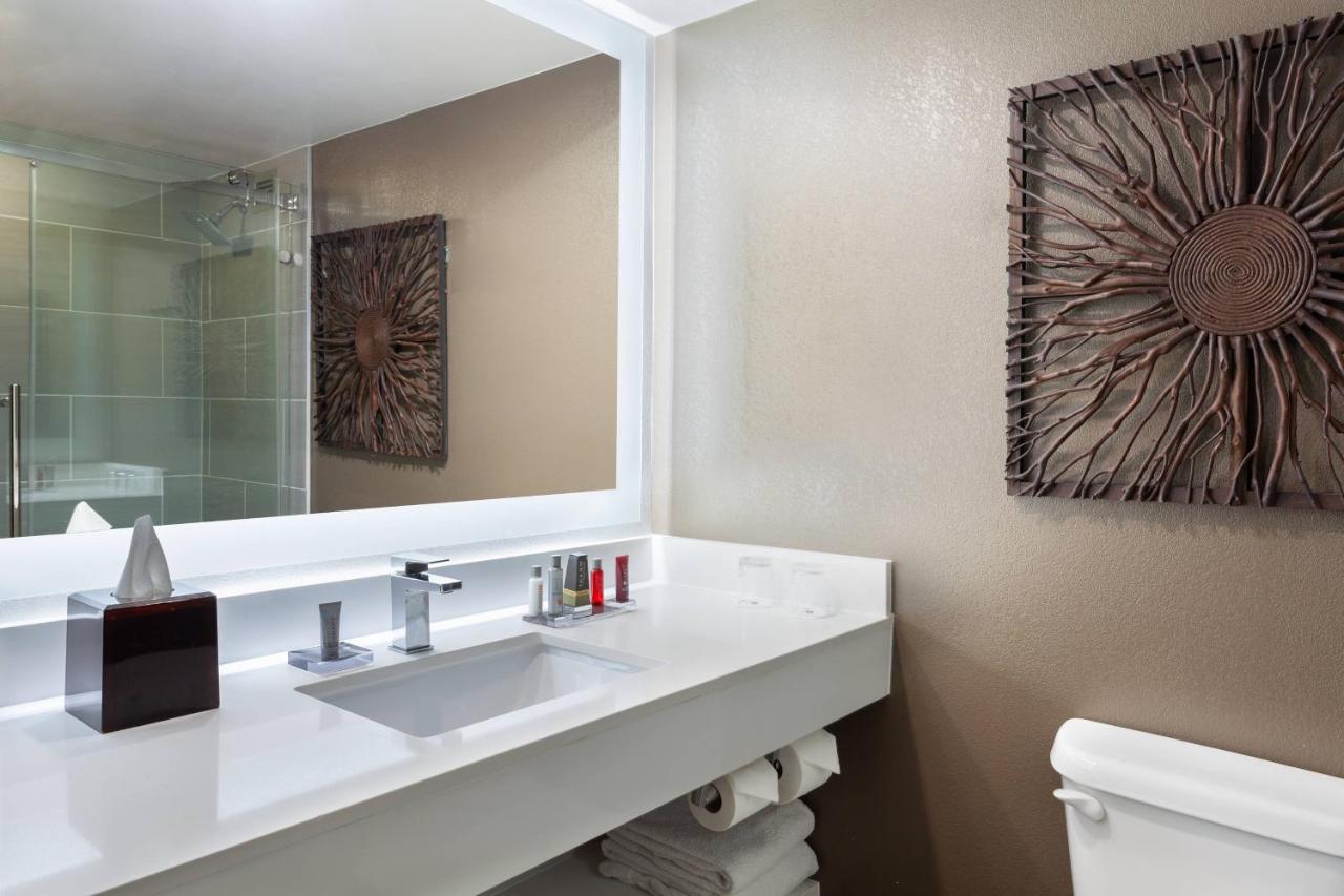 Concierge Level Double Room with Two Double Beds at Marriott Albuquerque
