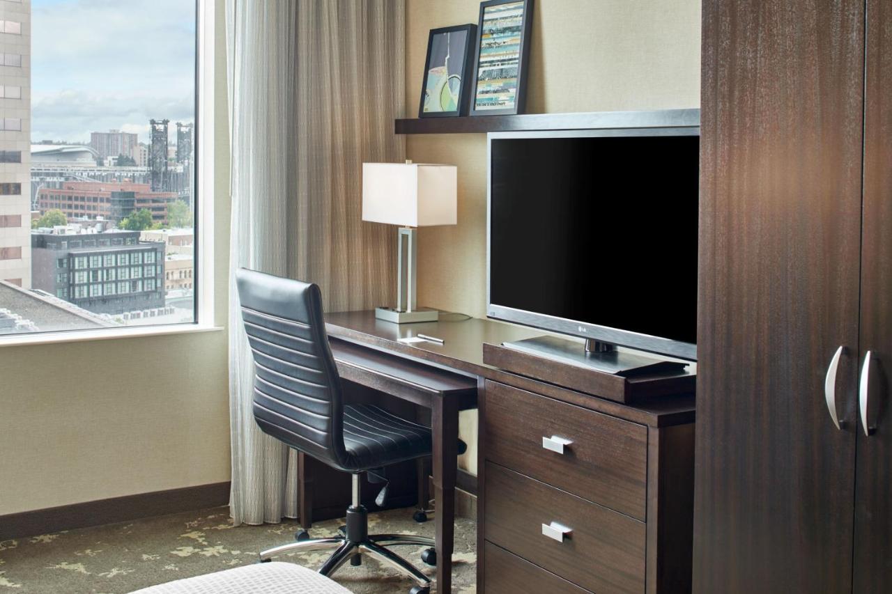 King Room at Courtyard by Marriott Portland City Center