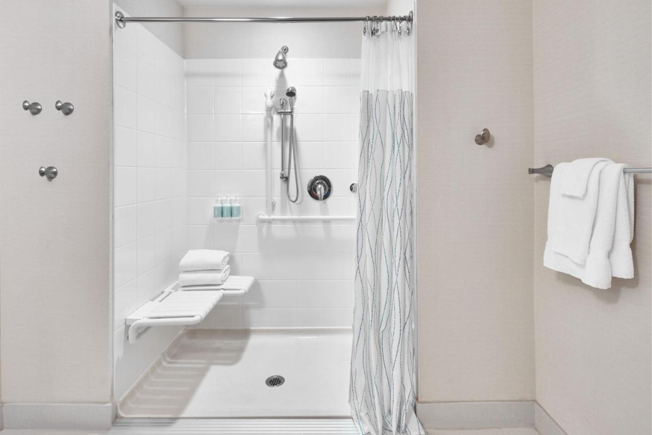 King Room at Courtyard by Marriott Portland City Center