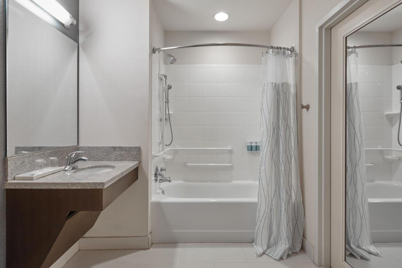 King Room at Courtyard by Marriott Portland City Center