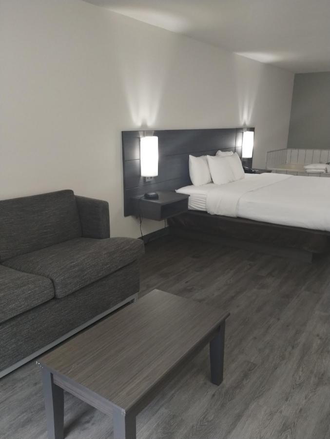 Standard King Room with Whirlpool in bath and Sofabed - Non Smoking at Quality Inn & Suites Wilsonville