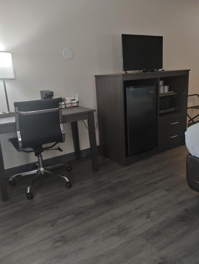 Standard King Room with Sofa Bed - Non Smoking at Quality Inn & Suites Wilsonville