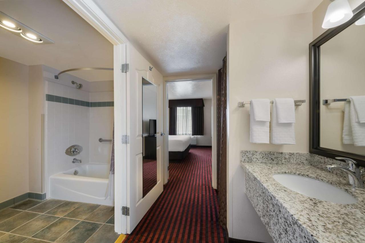 | Best Western Salinas Valley Inn & Suites