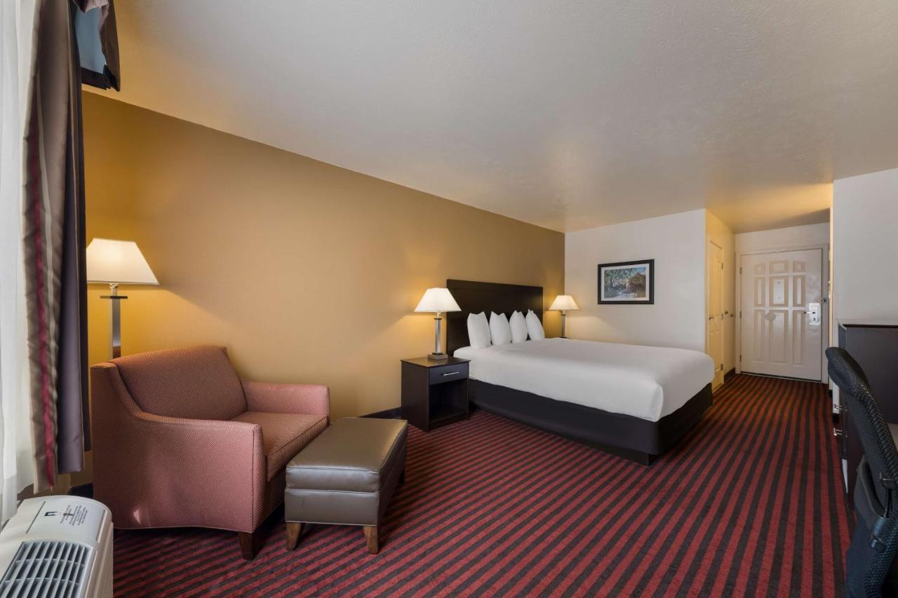 King Room - Non-Smoking at Best Western Salinas Valley Inn & Suites